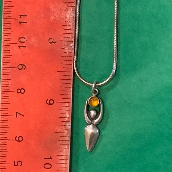 Silver and Amber Pendant Necklace. Stamped. Such a beautiful piece! - Picture 8 of 8